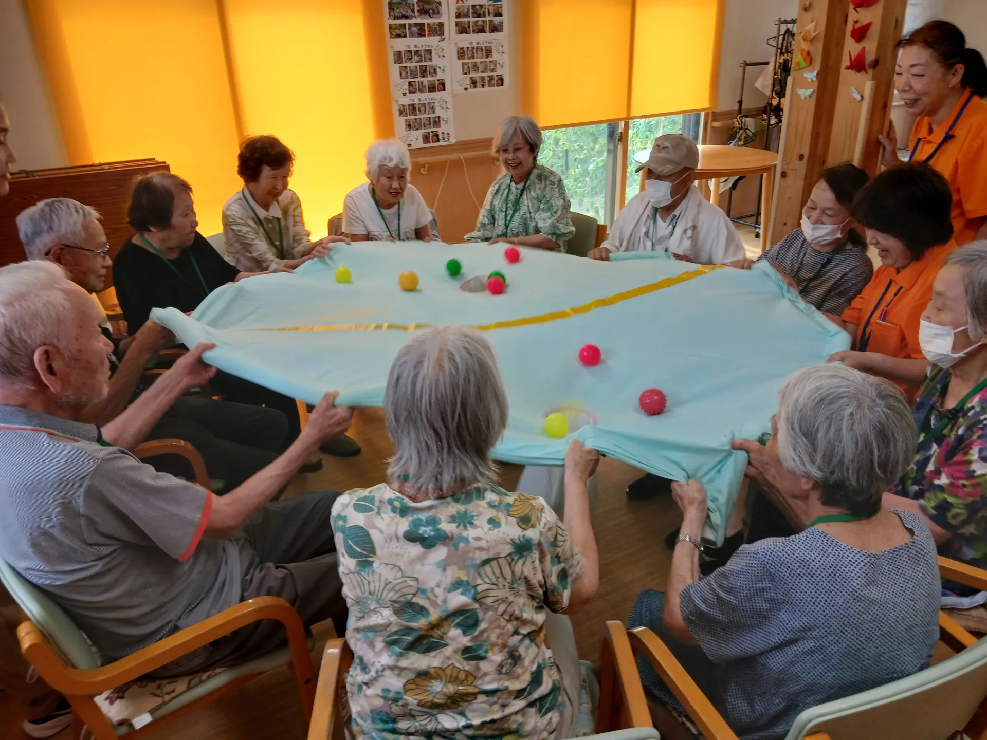 スリーAのゲーム、シーツ玉入れ。